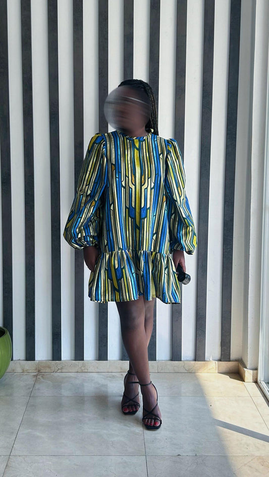 Vestido Okuluwa com estampa azul e dourada